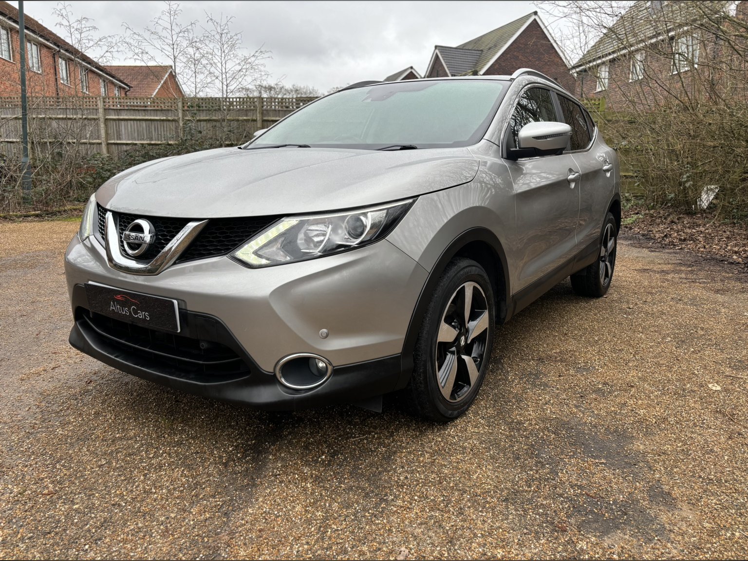 Sold 2015 Nissan Qashqai 1.2 DIG-T n-tec+ SUV 5dr Petrol Manual 2WD ...